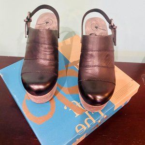 OTBT Black Journey Leather Clogs - New with Box